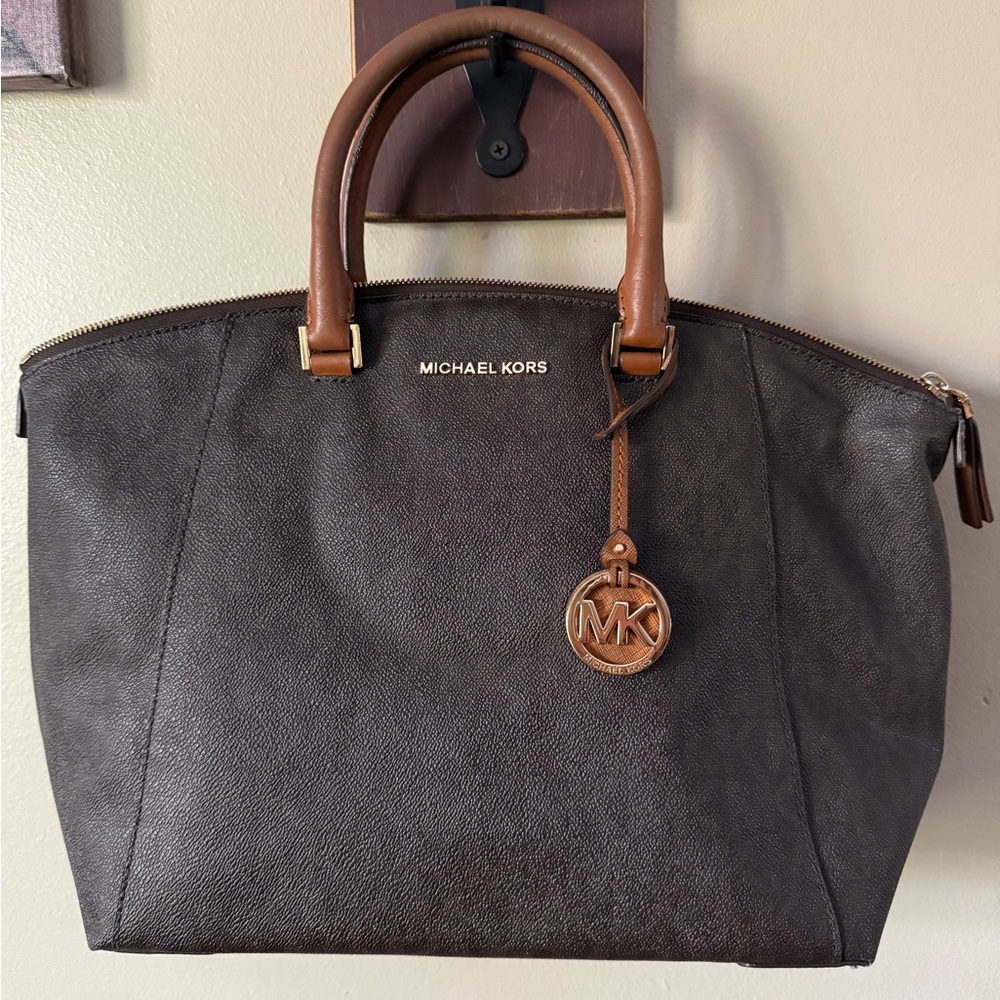 Michael Kors Riley Large Signature Satchel - Picture 13 of 13